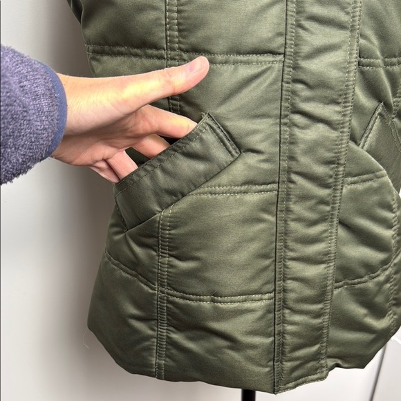 Beaver Canoe Olive Green Quilted Vest with Faux Fur Hood Fairisle Trim - Picture 5 of 16